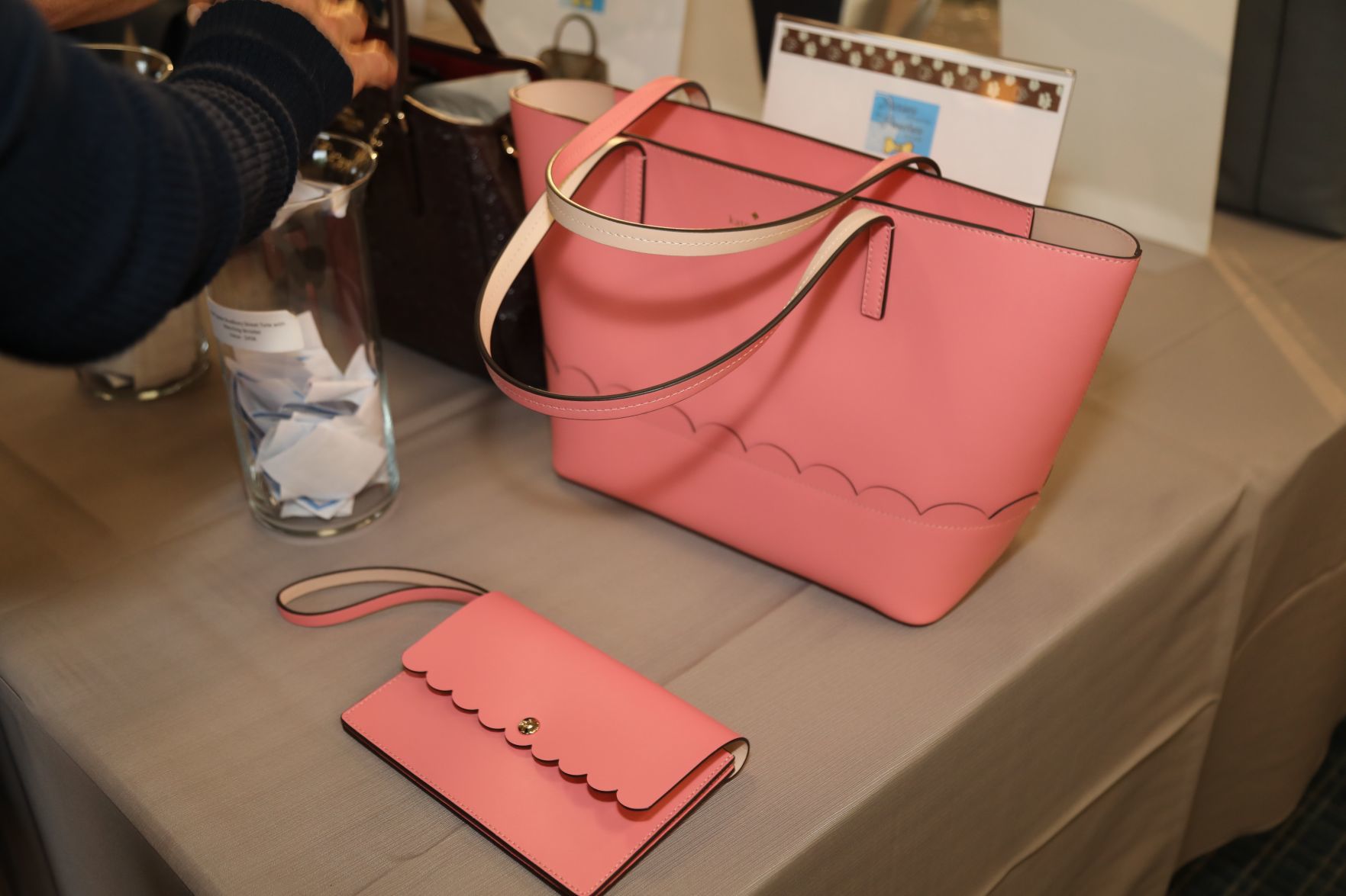 2018-Purses-for-Pooches-024.JPG